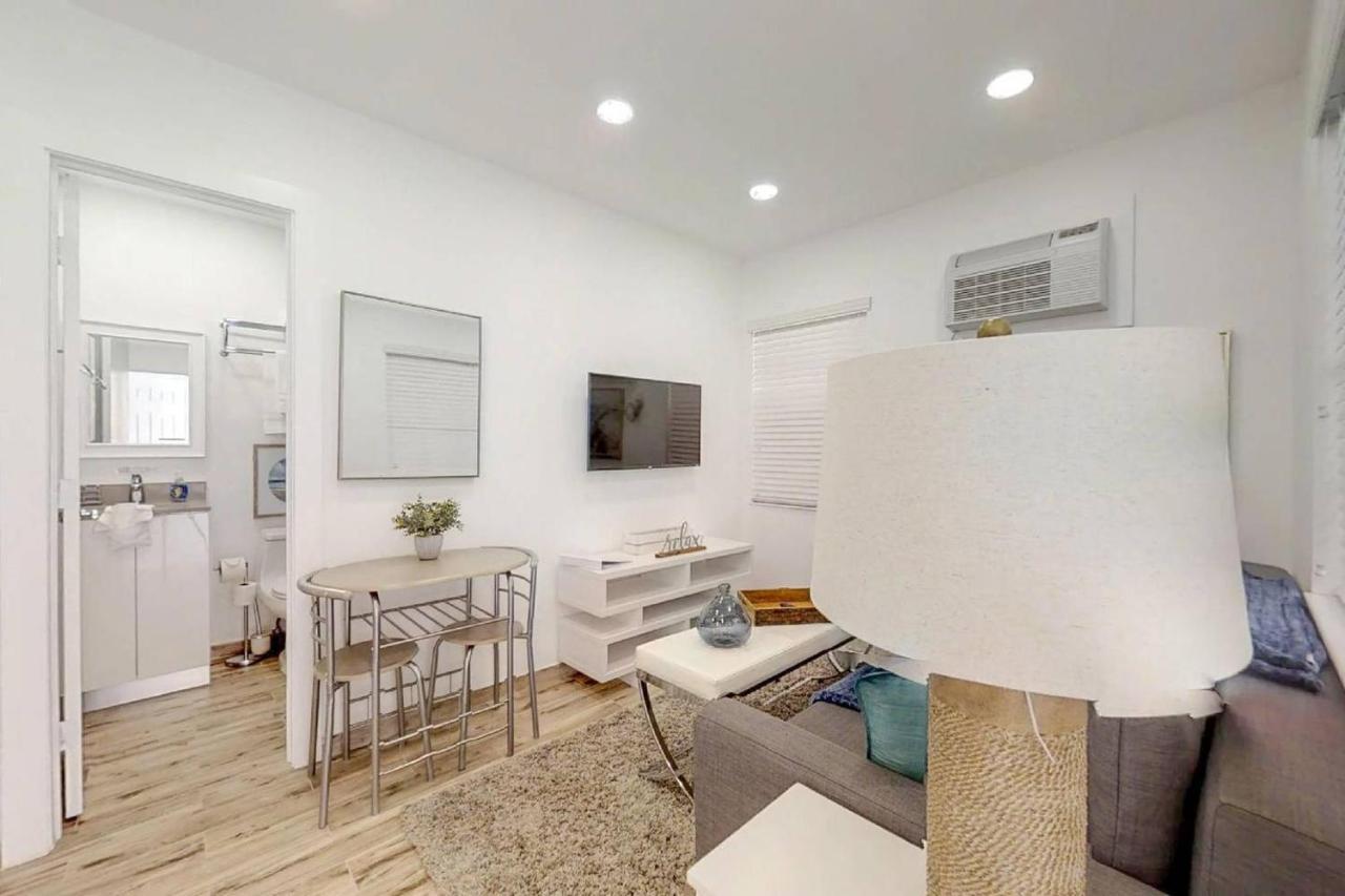 Chick & Fashionable 1 Bedroom Apt Beach Unit # 4 Hollywood Bagian luar foto